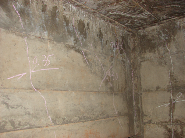 （2011年）肥城石橫特鋼廠出鐵廠，溫度引起梁開裂
